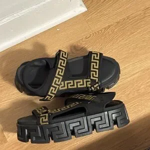 Versace Black and Gold Geometric Sandals Versace Black Jacquard Nappa Sandals Versace main image 4